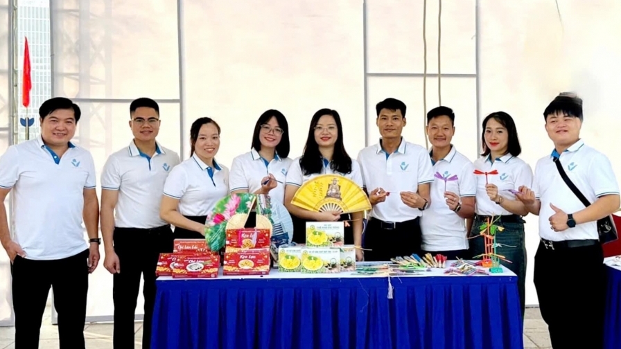 Thanh niên dẫn dắt chuyển đổi số để phát huy nghề truyền thống