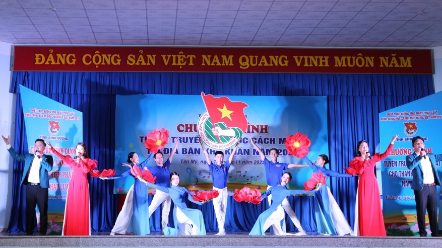 Bình Dương: Ấm áp chương trình văn nghệ tuyên truyền pháp luật