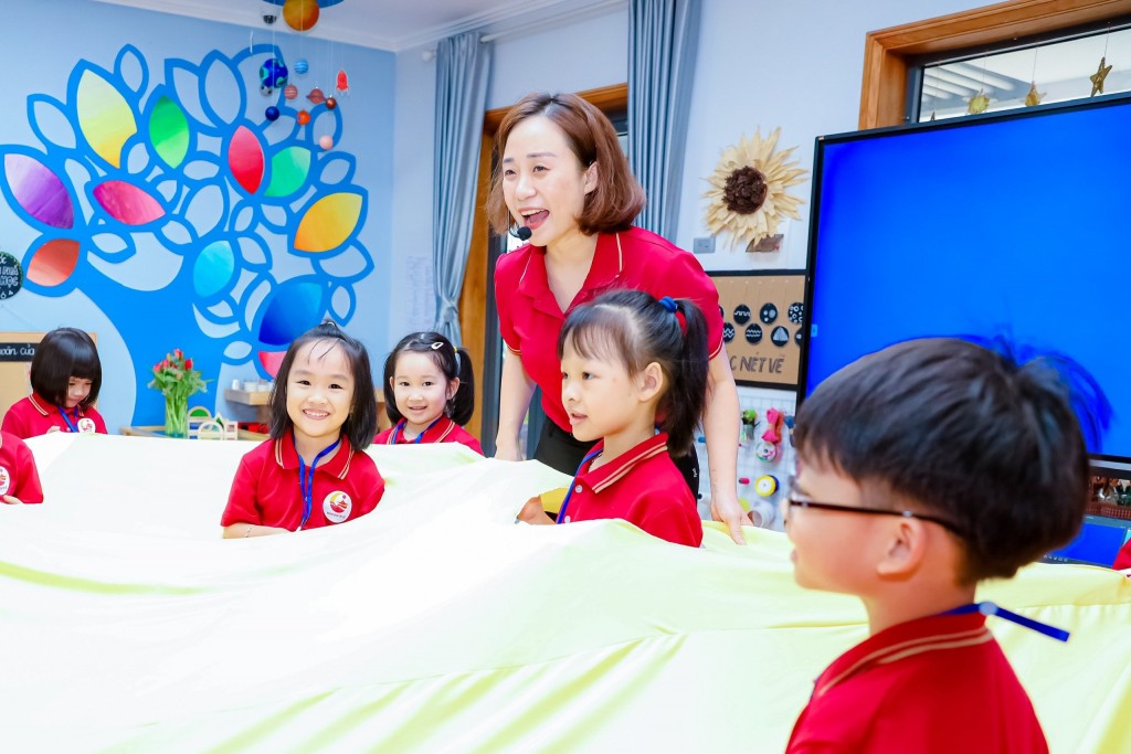 Cô Giang luôn hết mình giảng dạy trong những giờ lên lớp