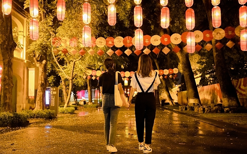 Tour đêm Hà Nội thêm sắc màu cho hành trình khám phá của giới trẻ