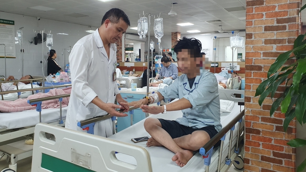 Chuyên gia y tế khẩn thiết đề nghị cấm sản xuất, lưu hành thuốc lá điện tử