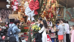 Giới trẻ đua nhau “check - in” Giáng sinh sớm