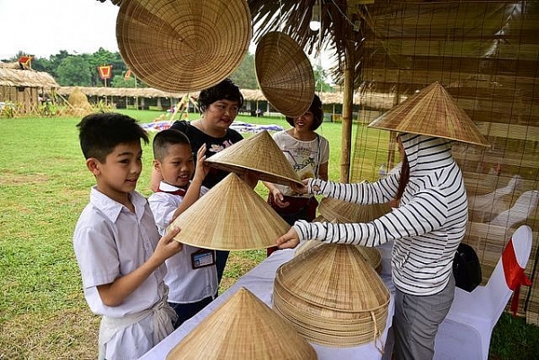 thich thu voi tro choi bit mat bat vit dap nieu tai hoang thanh thang long