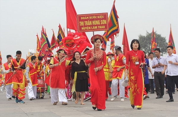 ve phu tho nghe hat hoan xem ruoc kieu vua hung