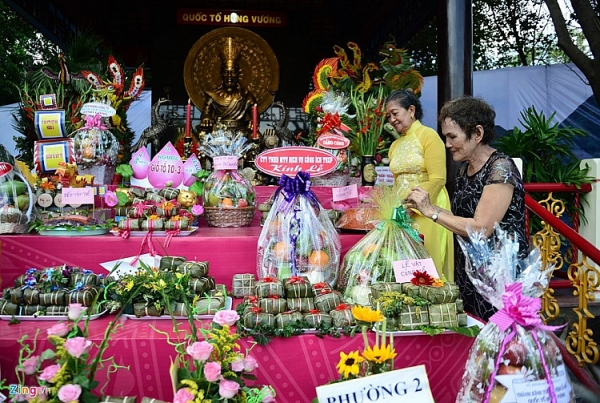 TP. HCM: Nườm nượp người chen chân dâng hương ngày Giỗ Tổ Hùng Vương nuom nuop nguoi chen chan dang huong ngay gio to hung vuong