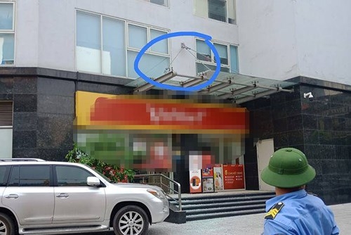 Bé trai rơi từ tầng 11 ở chung cư cao tầng đã tử vong