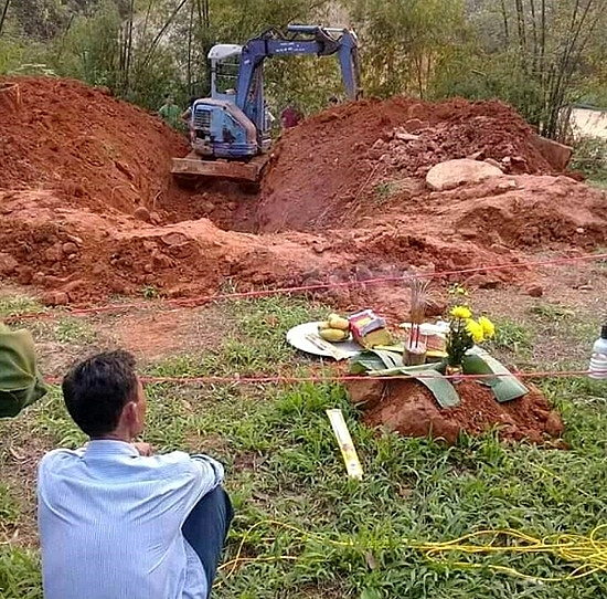 khoi to nguoi chong giet vo roi giau xac duoi gieng o yen bai