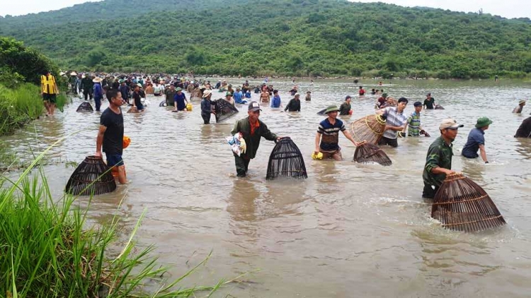 xan quan mang nom di du le hoi bat ca dong hoa