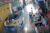Cô giáo đánh liên tiếp vào đầu trẻ: Đánh cho khỏi trớ?!