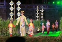 Chiêm ngưỡng  “Áo dài trên con đường di sản” tại cổng Ngọ Môn