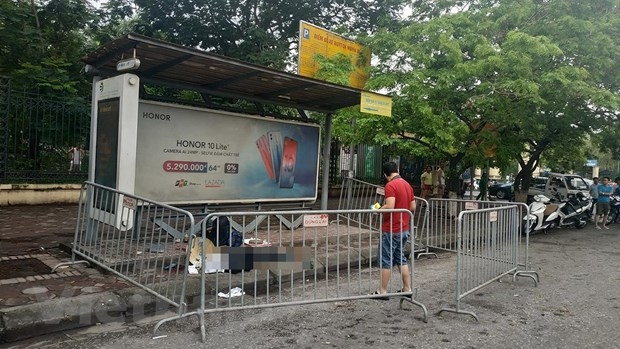 Hà Nội: Phát hiện người đàn ông chết tại trạm xe buýt