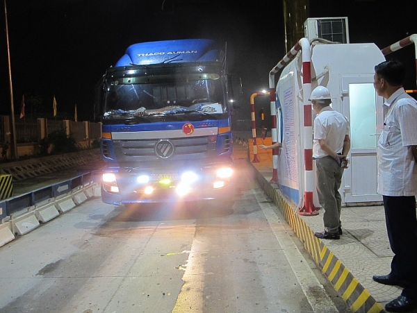 tram thu phi duong hoa lac hoa binh ghi nhan ngay dau thu phi