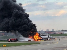 Chùm ảnh: Hiện trường vụ cháy máy bay khiến ít nhất 41 người tử nạn tại Nga