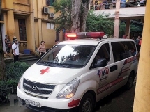 Vụ cột bê tông rơi trúng 2 học sinh: 1 em đã tử vong