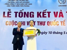 trao giai nhat viet thu quoc te upu lan thu 48 cho nu sinh hai duong