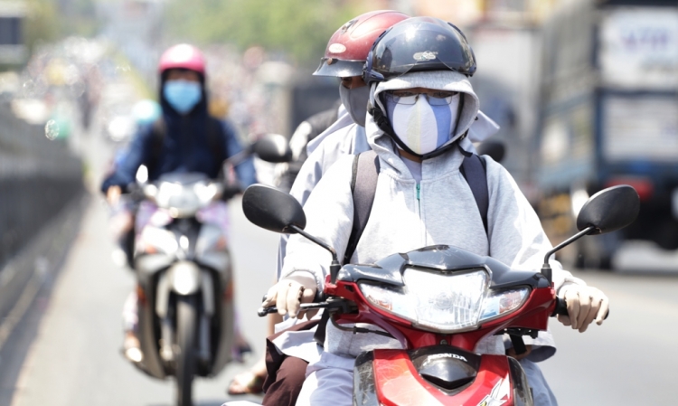 Dự báo thời tiết ngày 13/5: Sài Gòn mưa dông, Hà Nội nắng nóng