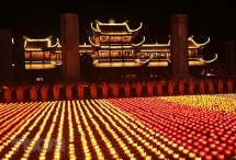 Lung linh Đại lễ Hoa đăng cầu hòa bình thế giới tại chùa Tam Chúc