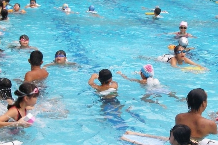 Đi bơi ngày hè nắng nóng: Nguy cơ mắc 9 loại bệnh nguy hiểm