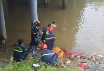 Thanh Hóa: Ô tô khách lao xuống sông, hàng chục người lặn tìm nạn nhân