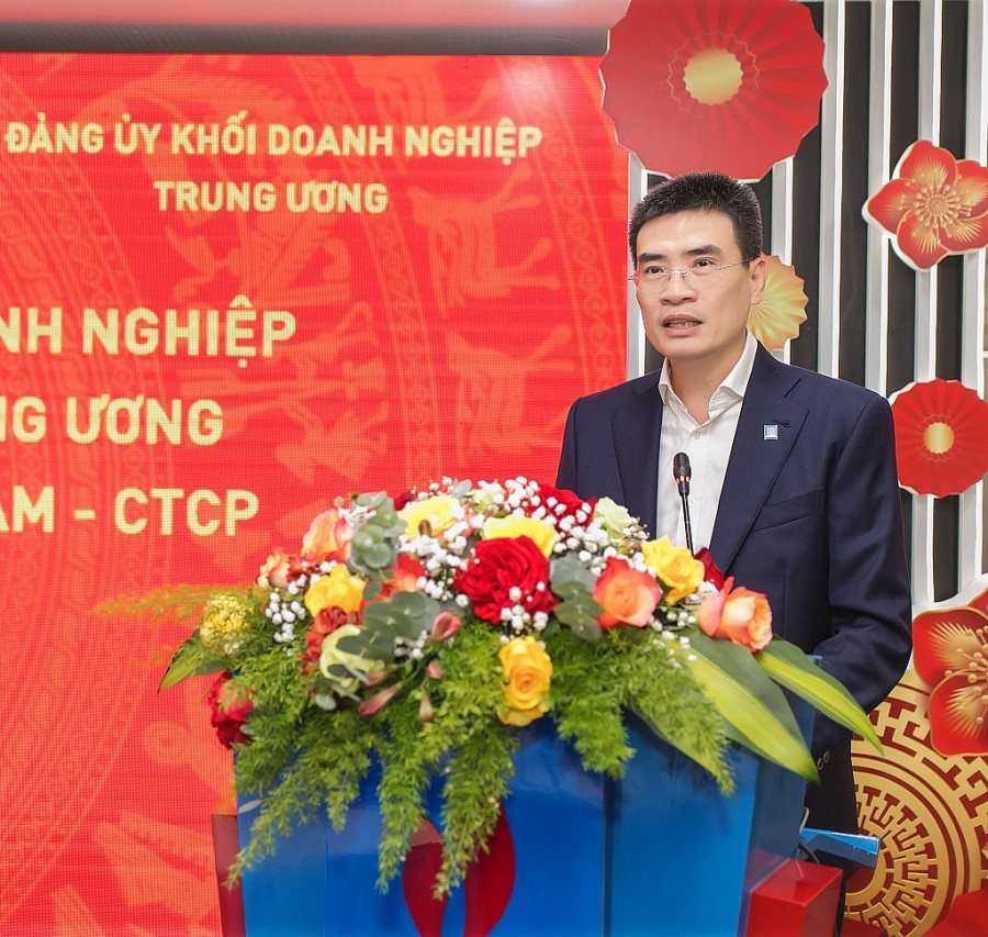 Đồng chí Dương Mạnh Sơn – Bí thư Đảng ủy, Chủ tịch HĐQT PV GAS phát biểu báo cáo kết quả công tác năm 2021, kế hoạch năm 2022 của PV GAS