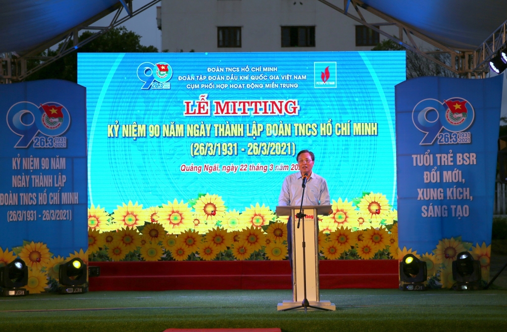 Tổng Giám đốc BSR Bùi Minh Tiến phát biểu với thanh niên Dầu khí cụm miền Trung