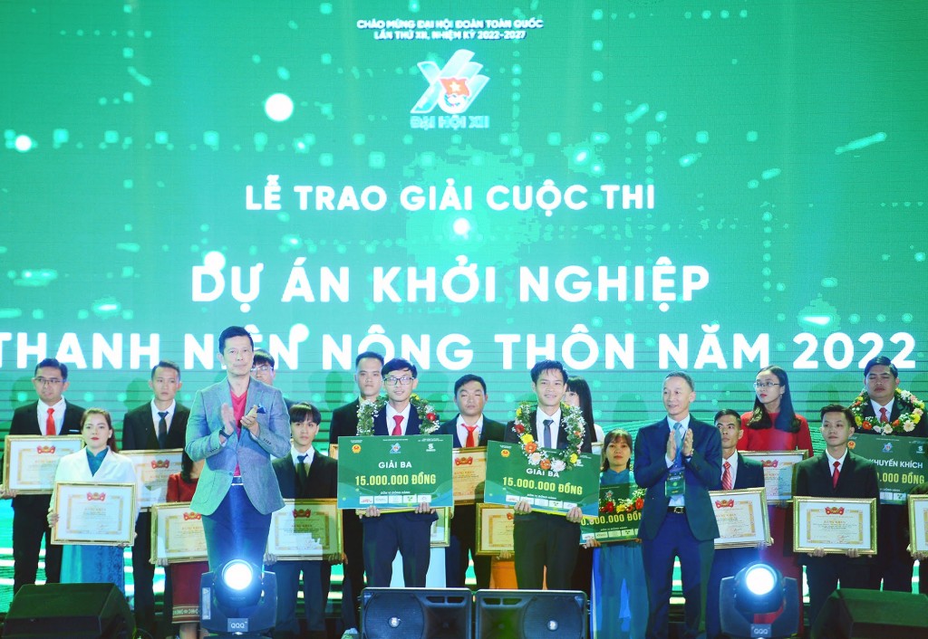 SABECO đồng hành cùng Giải thưởng Lương Định Của vinh danh 32 nhà nông trẻ xuất sắc nhất 2022