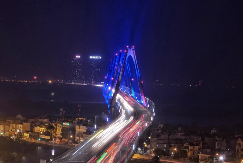 Hàng loạt công trình khắp ba miền thắp đèn xanh vì người tự kỷ Hàng loạt công trình khắp ba miền thắp đèn xanh vì người tự kỷ