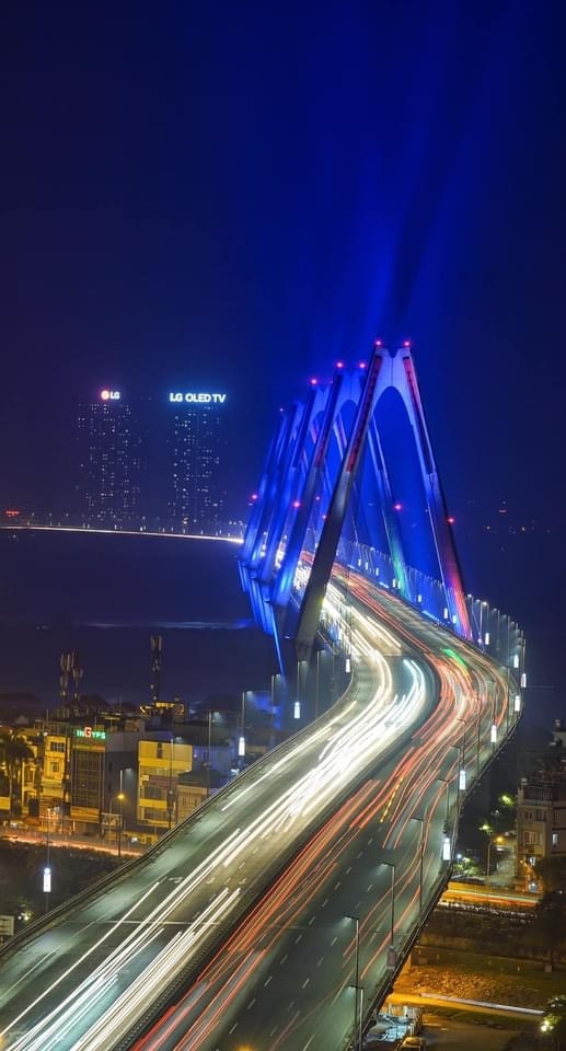 Hàng loạt công trình khắp ba miền thắp đèn xanh vì người tự kỷ Hàng loạt công trình khắp ba miền thắp đèn xanh vì người tự kỷ