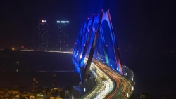 Hàng loạt công trình khắp ba miền thắp đèn xanh vì người tự kỷ