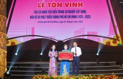 Đặt nền móng cho ngành sữa trong nước, CEO Vinamilk được vinh danh cá nhân tiêu biểu TP Hồ Chí Minh