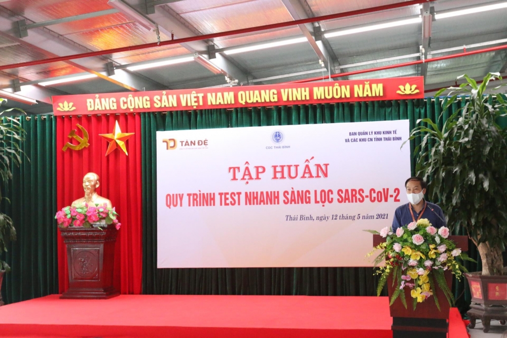 Chủ tịch Công đoàn Công ty Tân Đệ Trịnh Thanh Định phát biểu tại buổi tập huấn