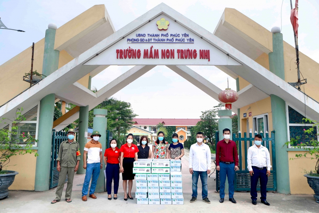 Mộc Châu Milk đã chuyển các sản phẩm đến các bệnh viện, điểm trường học đang cách ly cần hỗ trợ trên địa bàn tỉnh Vĩnh Phúc và Bắc Giang
