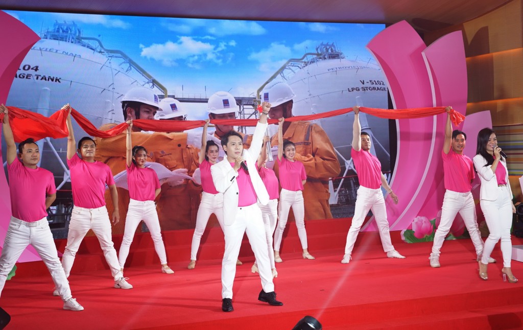 Ca múa ca ngợi ngành Công nghiệp Khí Việt Nam