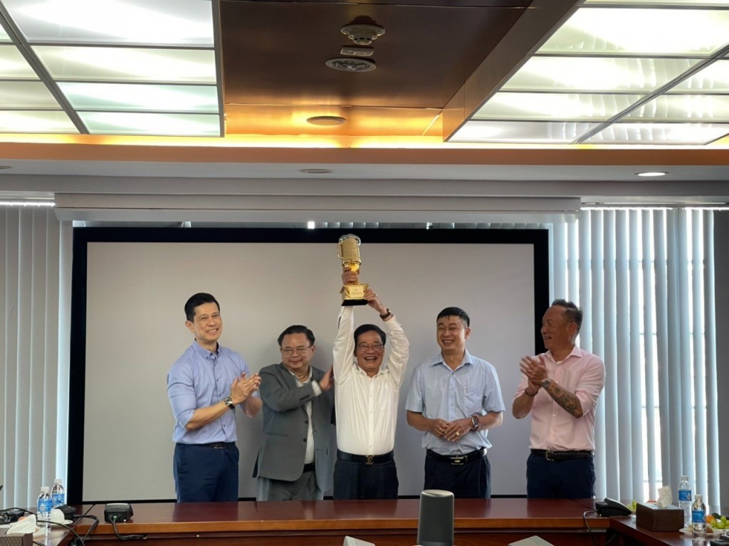 Công ty CPTM Bia Sài Gòn Miền Đông vinh dự nhận giải Công ty Thương mại xuất sắc nhất của SABECO