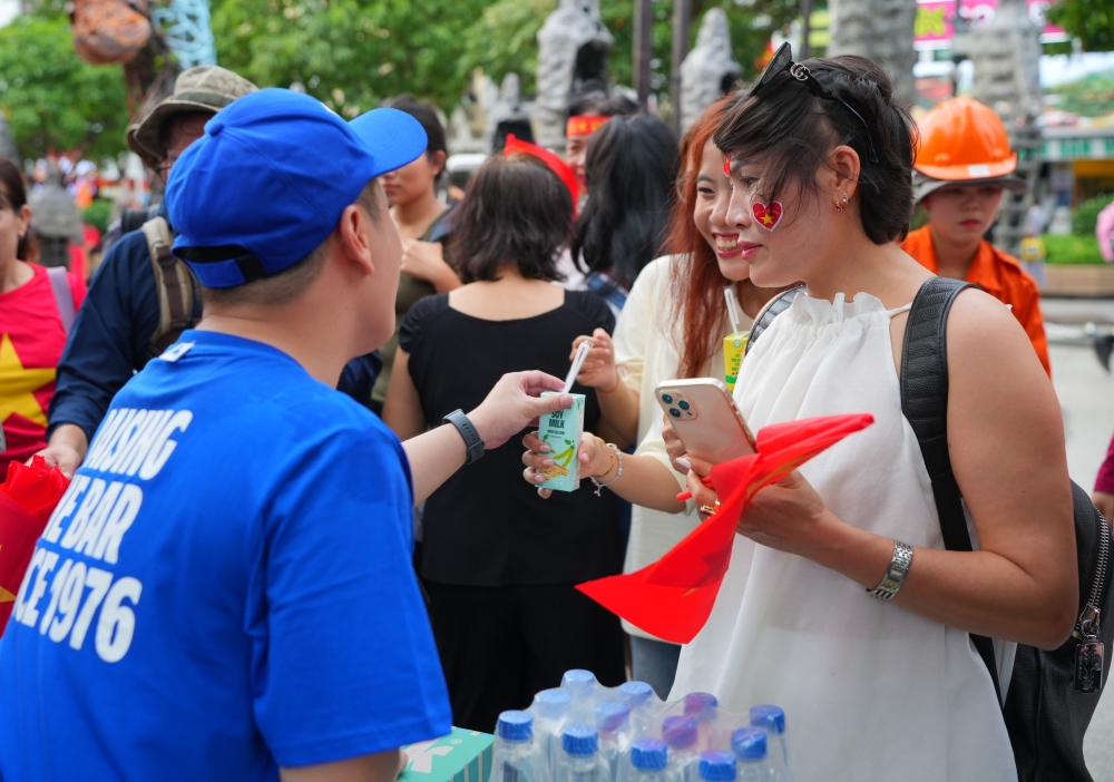 Vinamilk gửi tặng hơn 150.000 sản phẩm tói người dân tham gia 