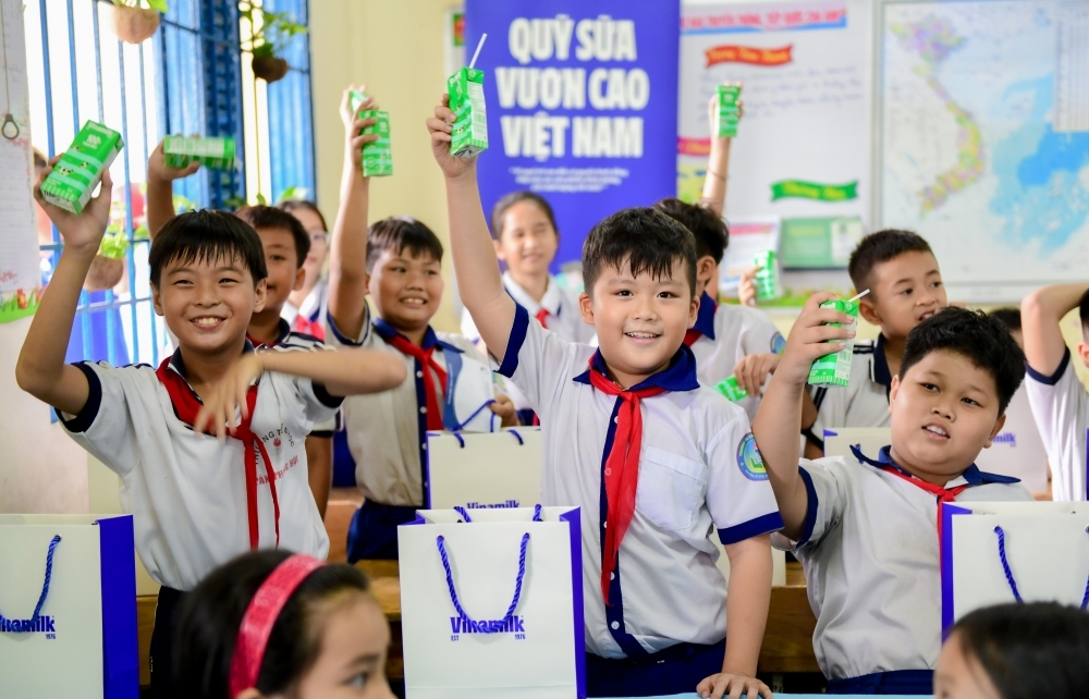 Mang nửa triệu hộp sữa đến với trẻ em khó khăn
