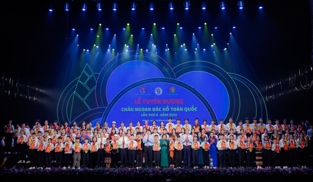 Vinamilk tiếp sức &quot;búp măng non&quot; viết tiếp hành trình Cháu ngoan Bác Hồ đầy tự hào