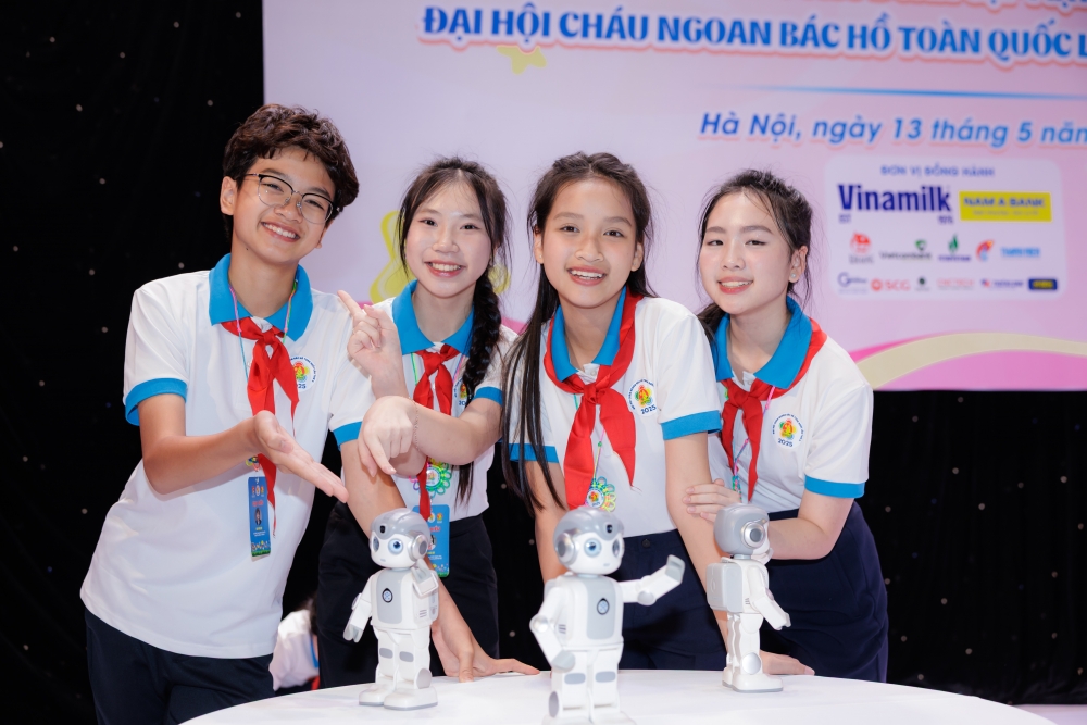 Vinamilk tiếp sức &quot;búp măng non&quot; viết tiếp hành trình Cháu ngoan Bác Hồ đầy tự hào