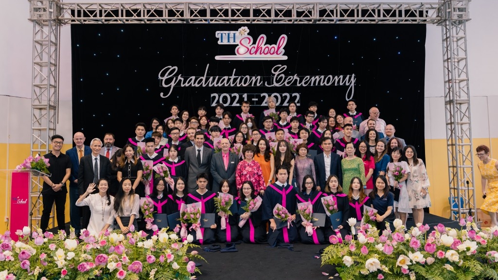 TH School chào đón những sinh viên năm nhất về dự lễ tốt nghiệp đặc biệt