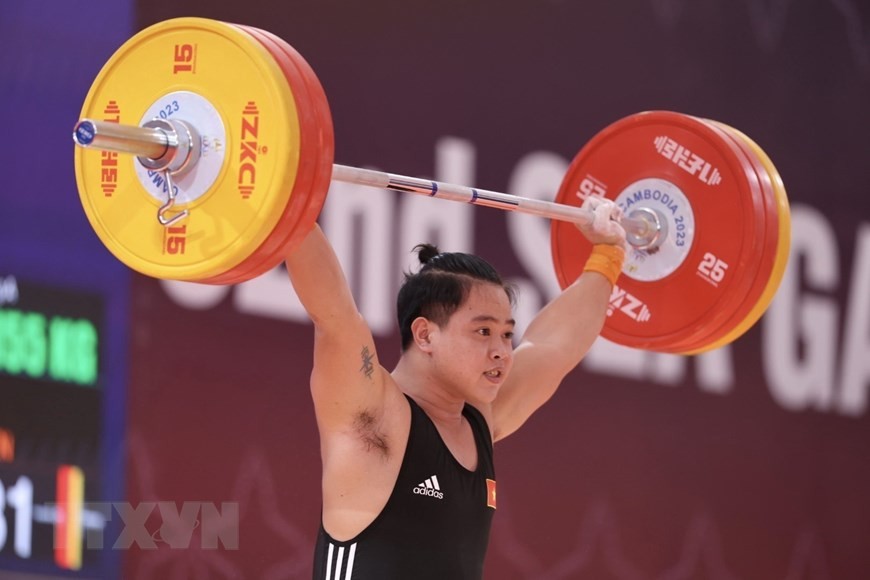 Vận động viên Nguyễn Quốc Toàn xuất sắc giành huy chương Vàng môn Cử tạ hạng 89kg Nam, phá kỷ lục SEA Games. (Ảnh: Minh Quyết/TTXVN)