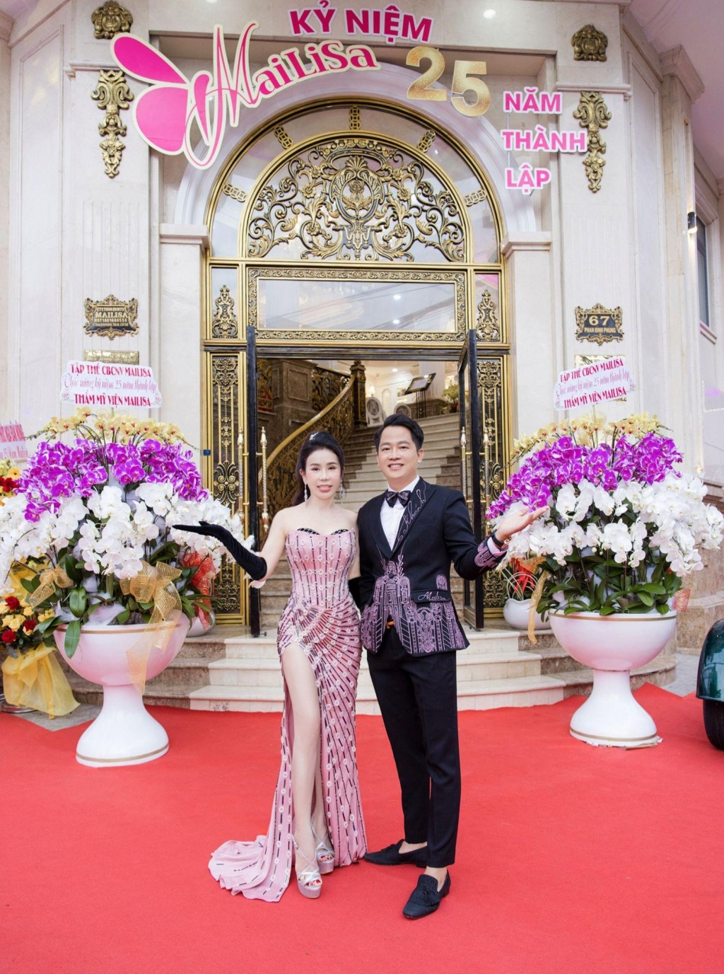 Vợ chồng TGĐ Phan Thị Mai và CEO Hoàng Kim Khánh tại buổi lễ kỷ niệm 25 năm thành lập Thẩm mỹ viện Mailisa