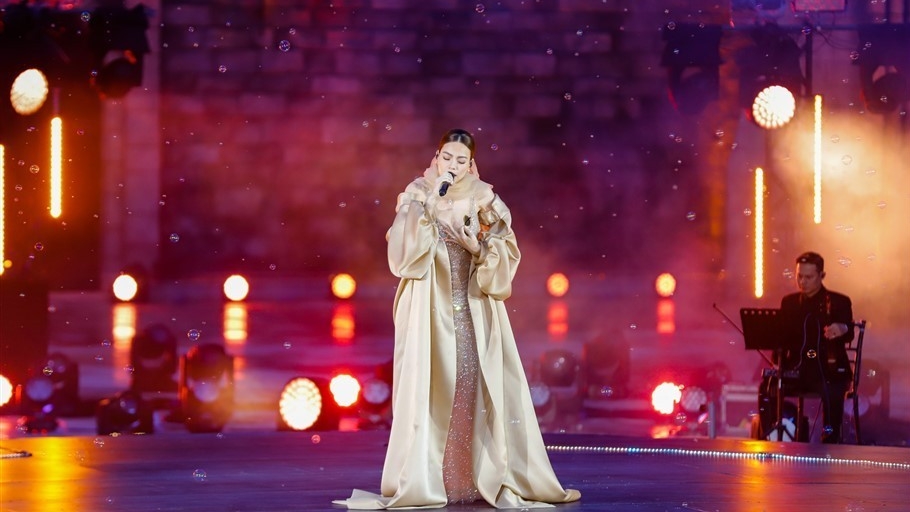 Đêm nhạc Hồ Ngọc Hà gây ấn tượng mạnh với sân khấu đẳng cấp trên đỉnh Bà Nà