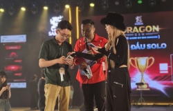 Giới trẻ thích thú với Dragon Gem by Bia Saigon