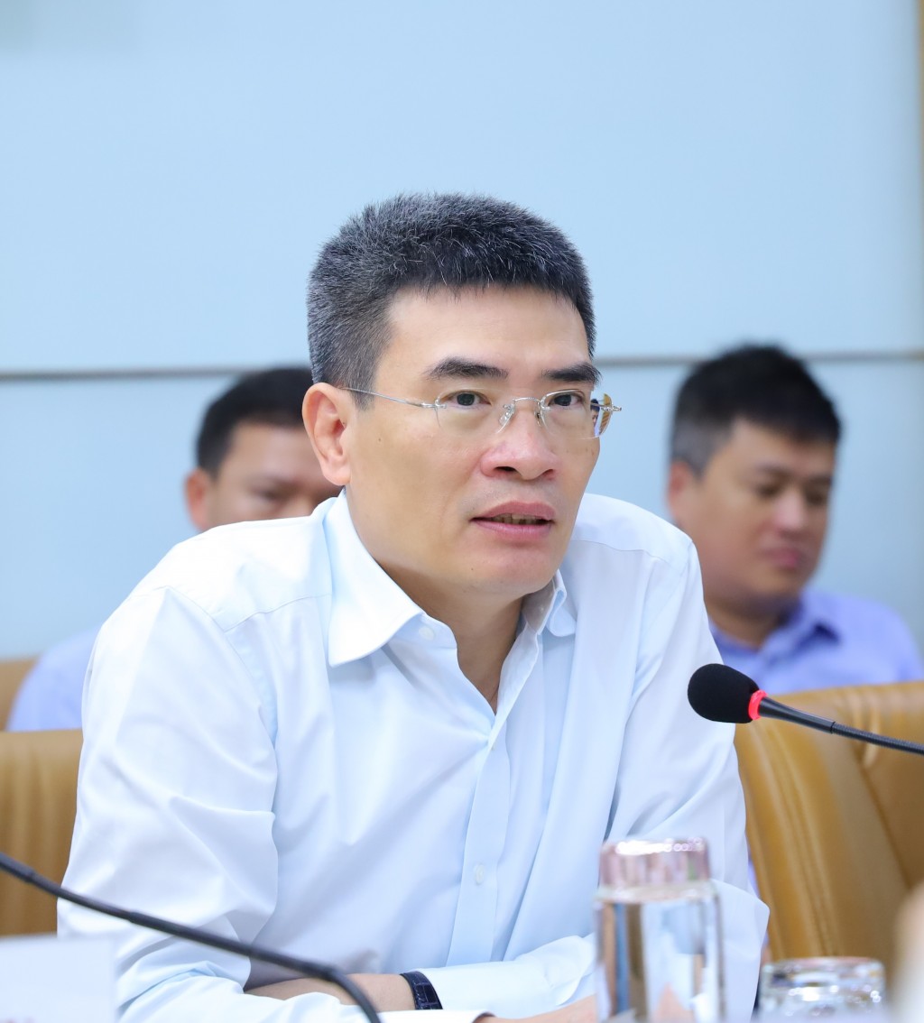 Chủ tịch HĐQT PV GAS Dương Mạnh Sơn và các thành viên PV GAS  đã báo cáo tình hình SXKD và các vấn đề liên quan