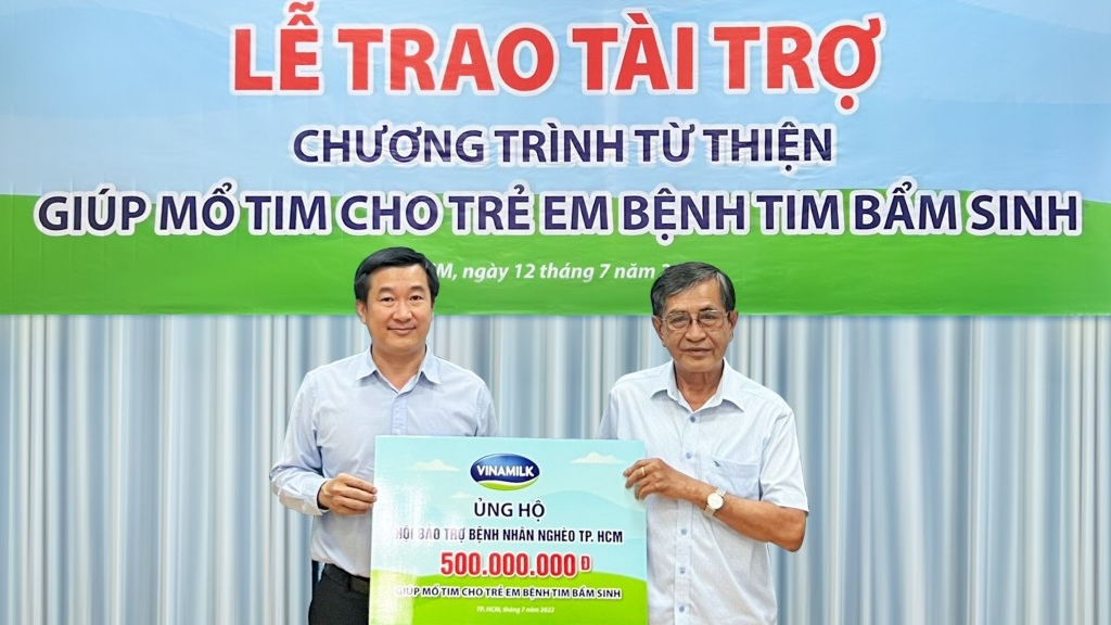 Vinamilk tặng 500 triệu đồng ủng hộ bệnh nhi nghèo mổ tim năm 2022