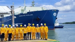 Chuyến tàu nhập khẩu LNG đầu tiên đã cập bến Thị Vải