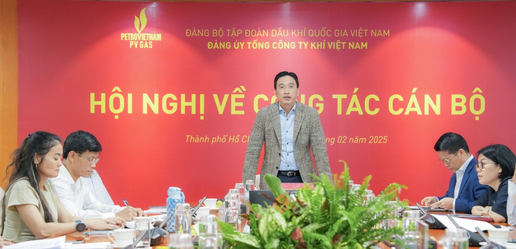 Triển khai công tác cán bộ trên nguyên tắc: “Mục tiêu nào thì chiến lược đó, chiến lược nào thì giải pháp đó; giải pháp nào thì con người đó”
