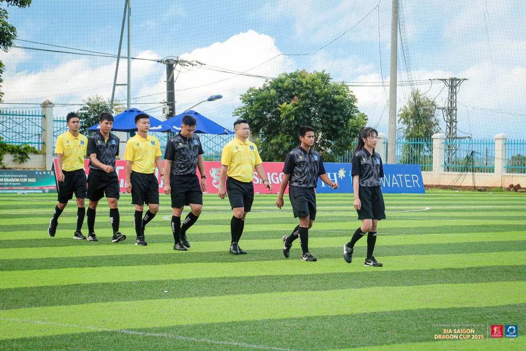 Màn đăng quang thuộc về đội bóng XSKT Đắk Lắk