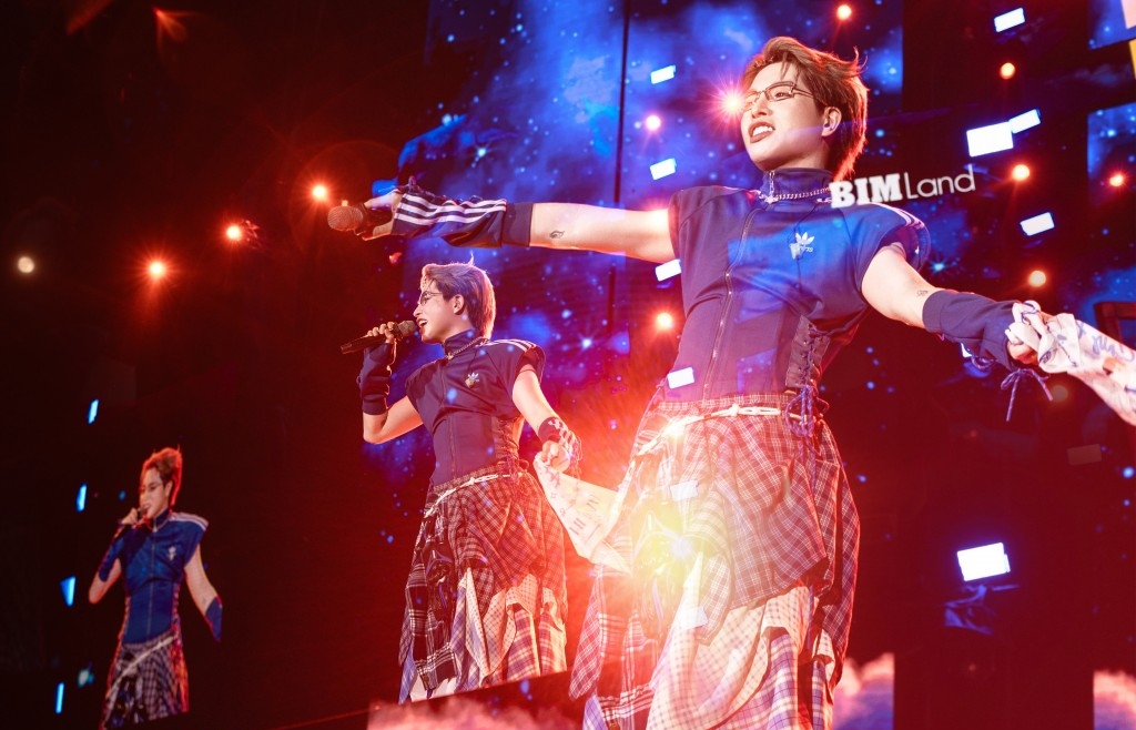 Không ngủ ở Hạ Long: Đại nhạc hội bên vịnh biển thu hút vạn người