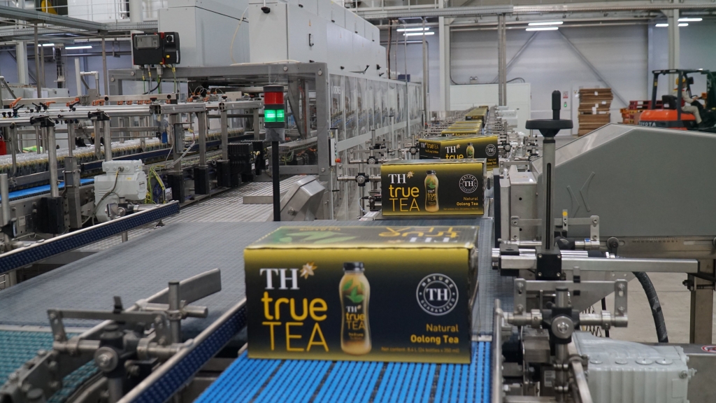Sản phẩm TH true TEA được sản xuất trên dây chuyền hiện đại khép kín từ Đức, công nghệ chế biến và chiết rót vô trùng, toàn bộ quy trình chế biến đến đóng chai đảm bảo trong vòng 24 giờ